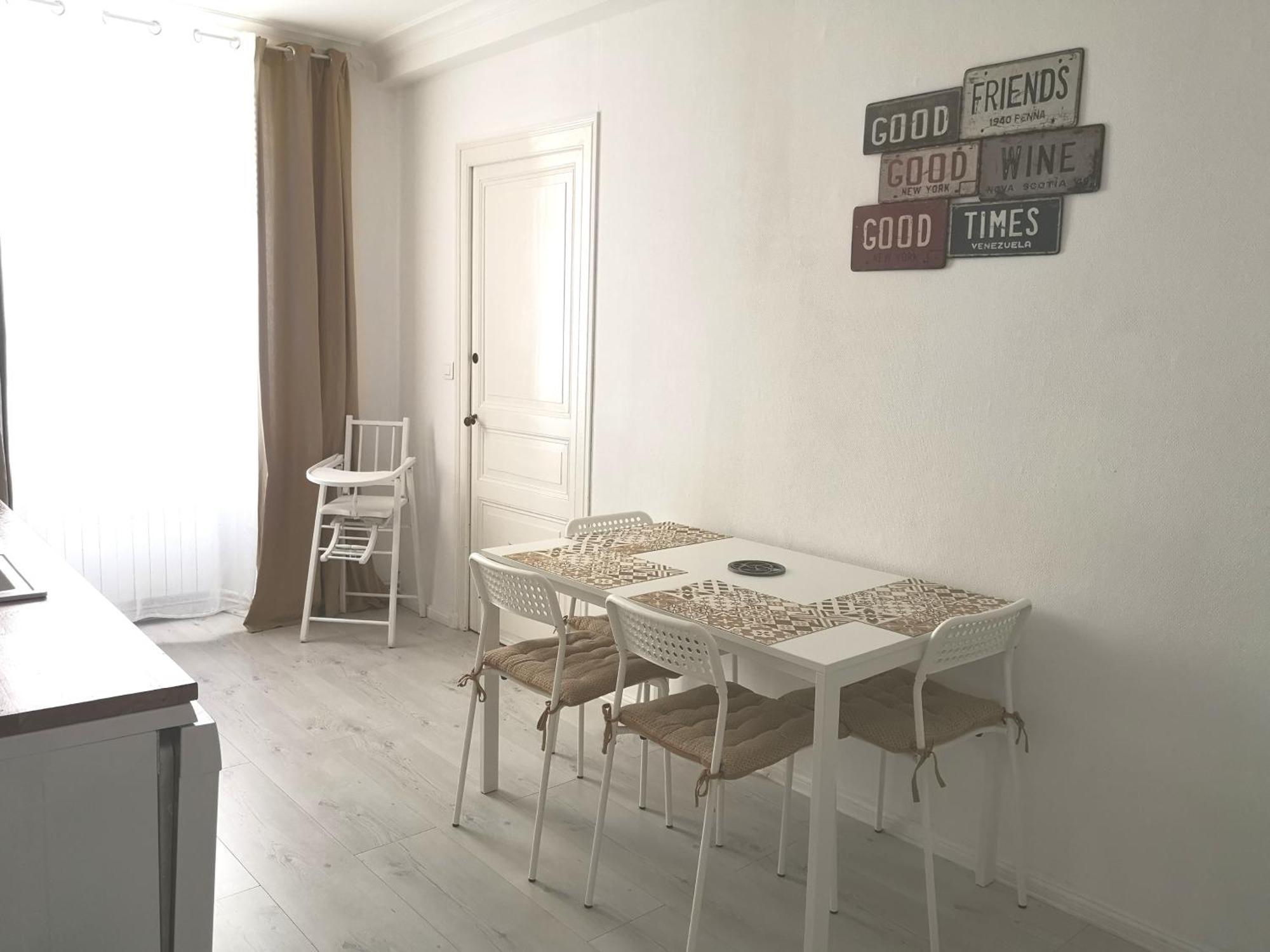 La Demeure Des Artistes - Quartier Historique Villa Saintes Luaran gambar